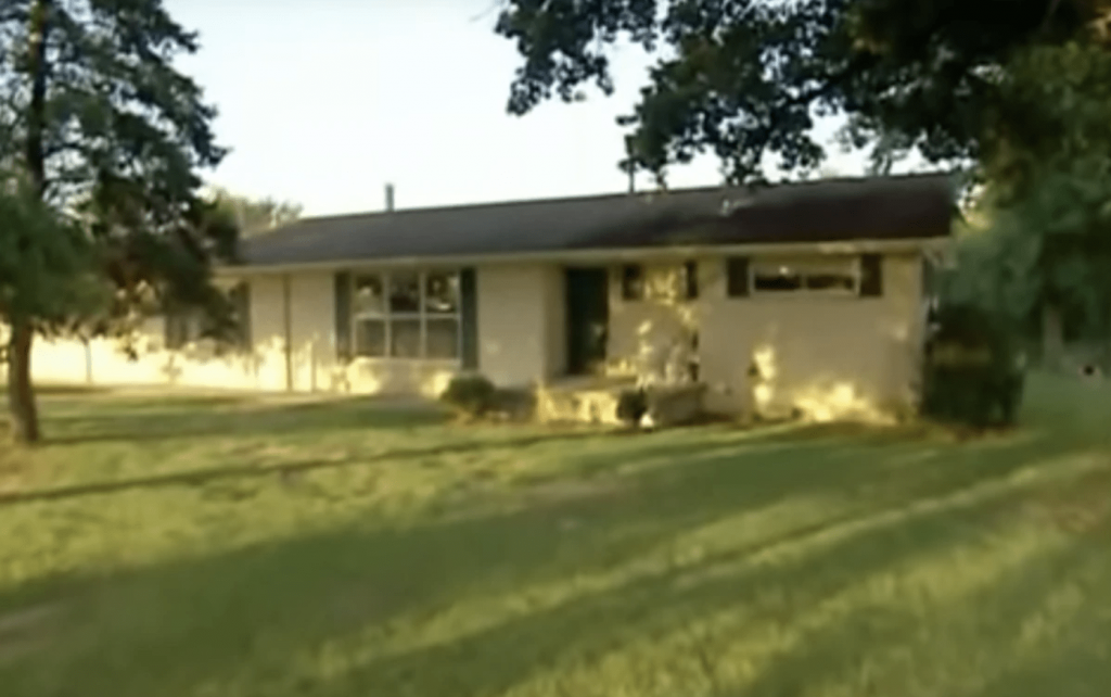 Where Do the Duggars Live? Anna, Josh in Exile as Trial Approaches