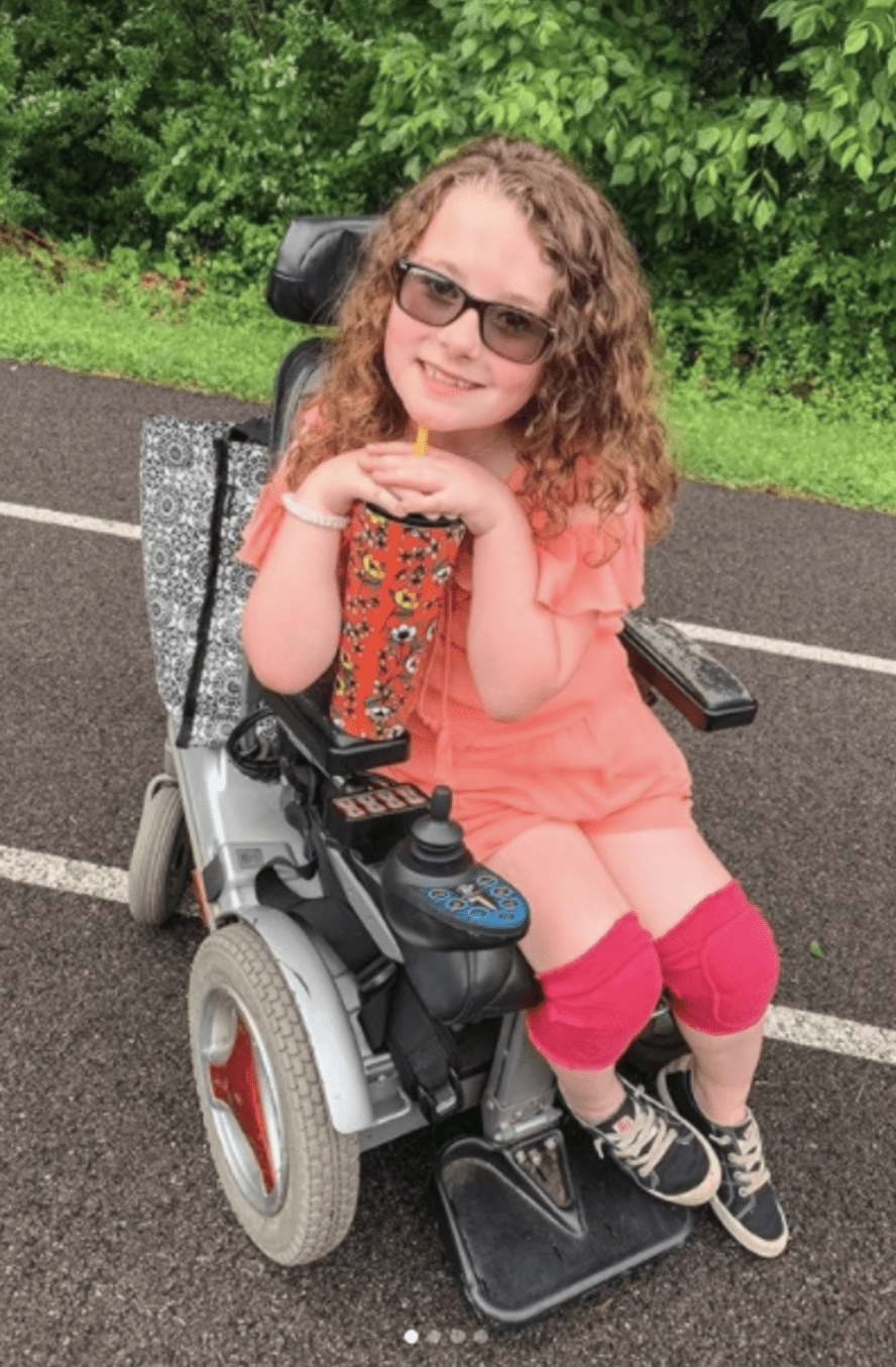 Ali Simms Smiles - The Hollywood Gossip