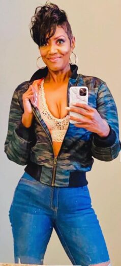 Yolanda Leak With a Low Neckline - The Hollywood Gossip