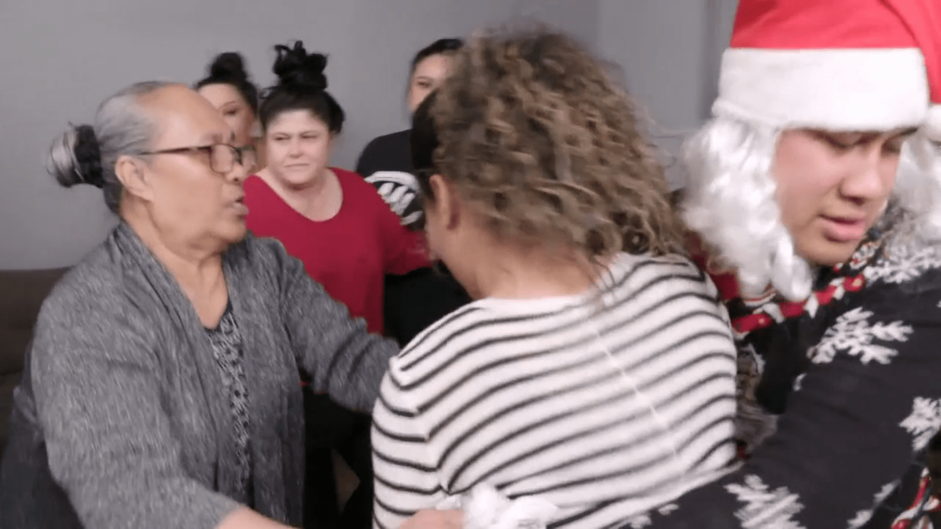 Asuelu Pulaa Tackles Tammy, Mom to Avert BRAWL with Kalani and Kolini