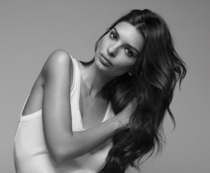 emily-ratajkowski-in-black-and-white-300x247.png
