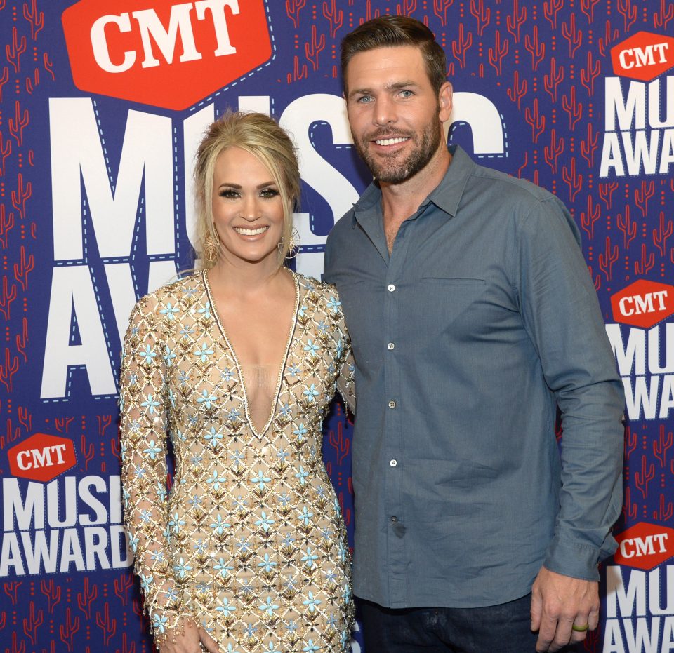 Carrie Underwood on the Beach: Do You See a Bump?