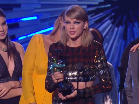 Taylor Swift Wins MTV VMA