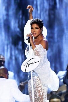 Toni Braxton Poses Nude to Celebrate 56th Birthday, Stuns Fans With