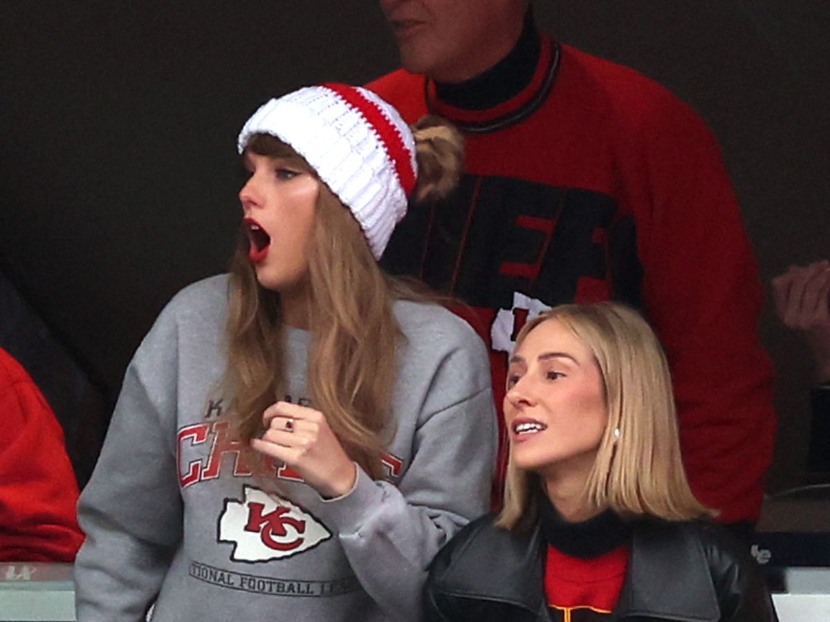 Taylor Swift Mad After Travis Kelce’s Pushed During Game: Watch