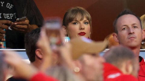 Taylor Swift cheers on Travis Kelce