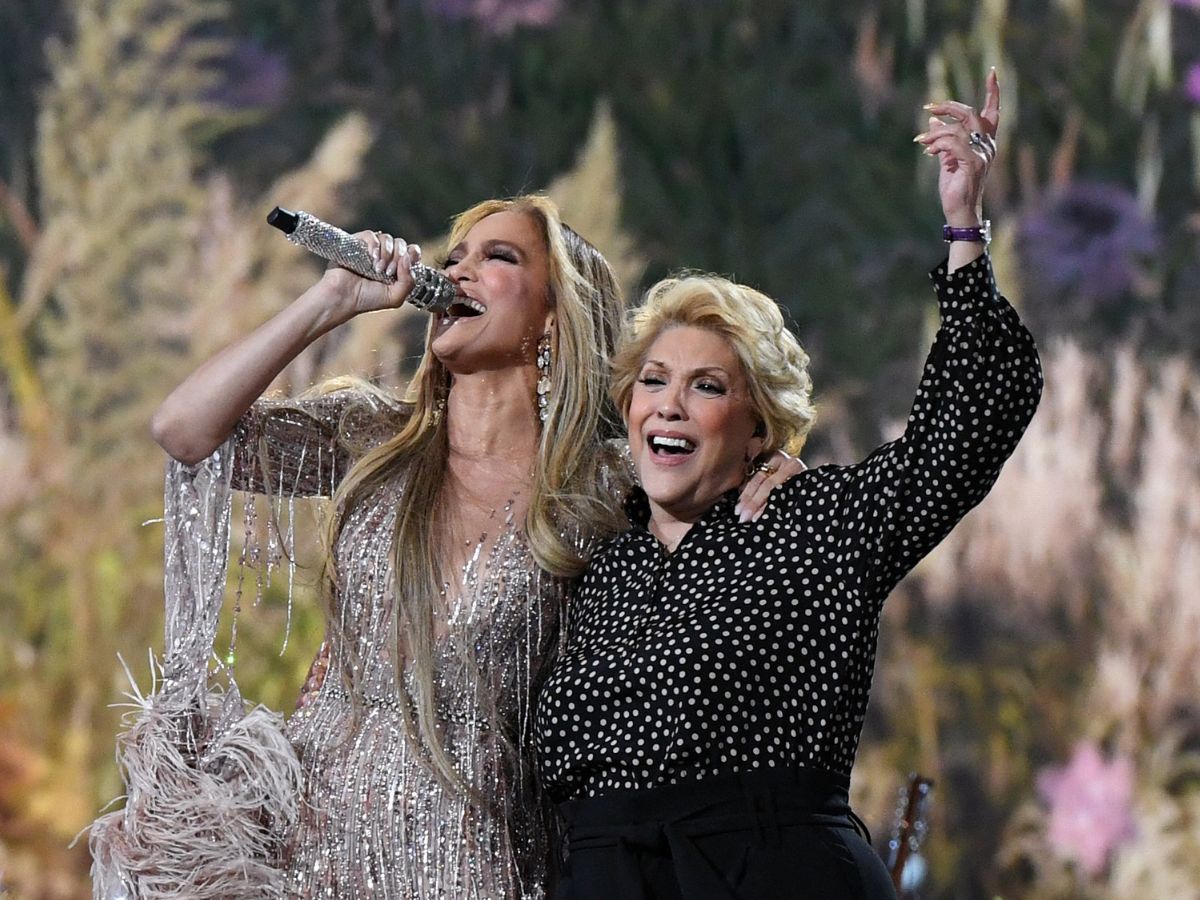 Jennifer Lopez’s Mom & Dad: Meet Her Parents, David & Guadalupe