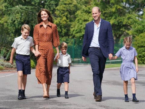 Prince George, Princess Charlotte and Prince Louis, accompanied by their parents the Prince William, Duke of Cambridge and Catherine, Duchess of Cambridge, arrive for a settling in afternoon at Lambrook School, near Ascot on September 7, 2022 in Bracknell, England.