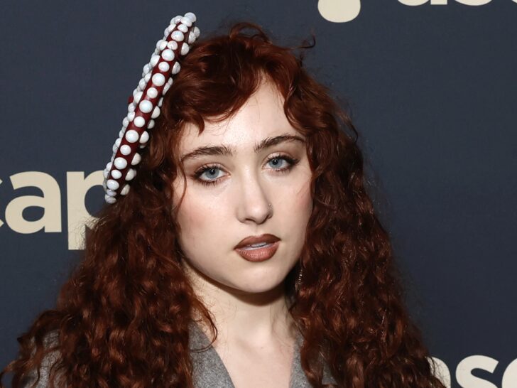 Chappell Roan: Who Is She Dating & Will They Be At The VMAs?
