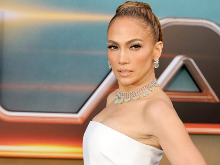 Jennifer Lopez Shrugs Off Divorce, Breaks Social Media Silence