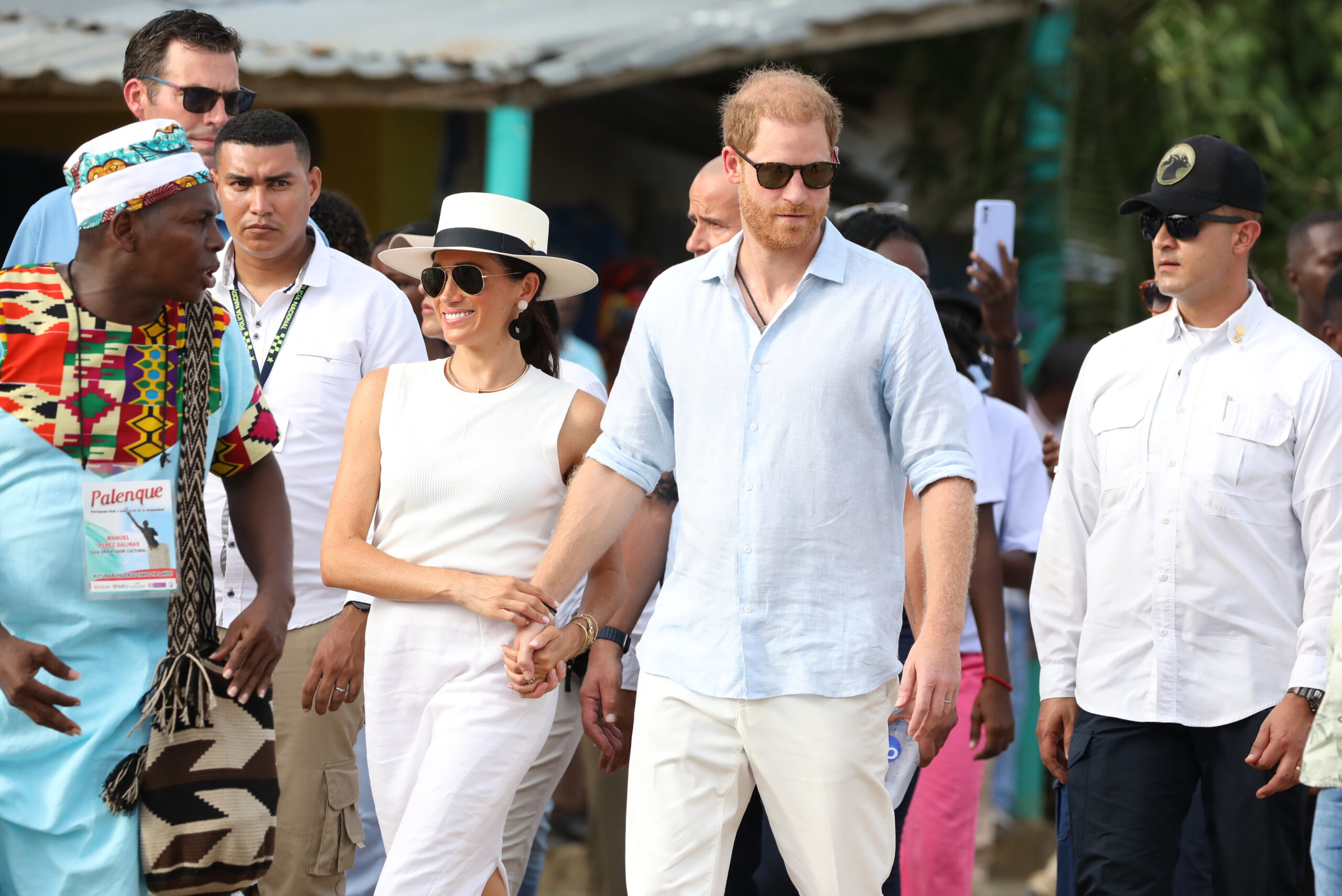 Prince Harry & Meghan Markle to Reconcile with Royal Family?(01)
