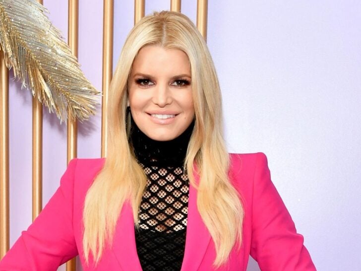 Jessica Simpson UNRECOGNIZABLE With Youthful New Look!