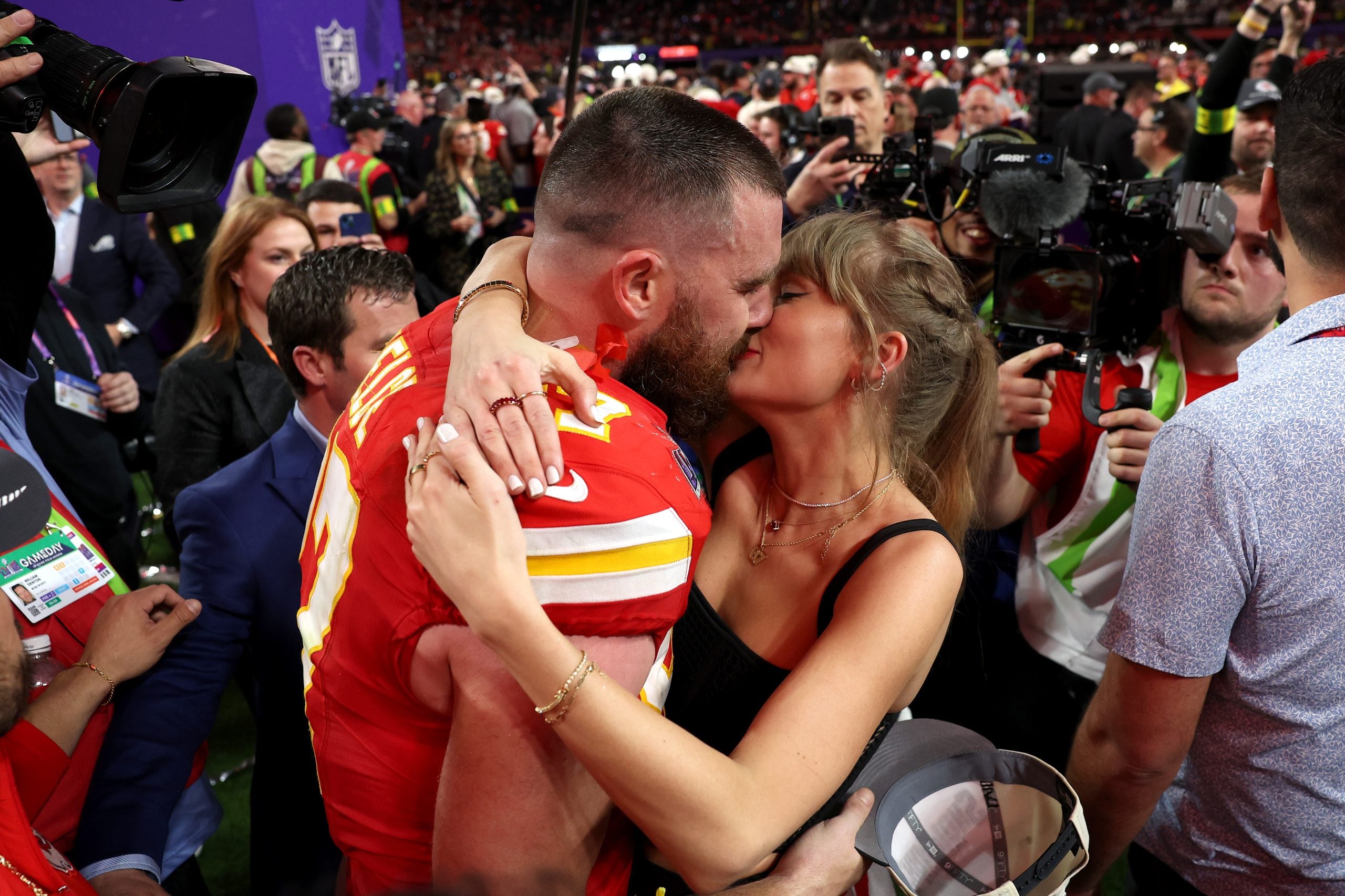 Travis Kelce and Taylor Swift kissed on February 11, 2024 after one of his sports matches.