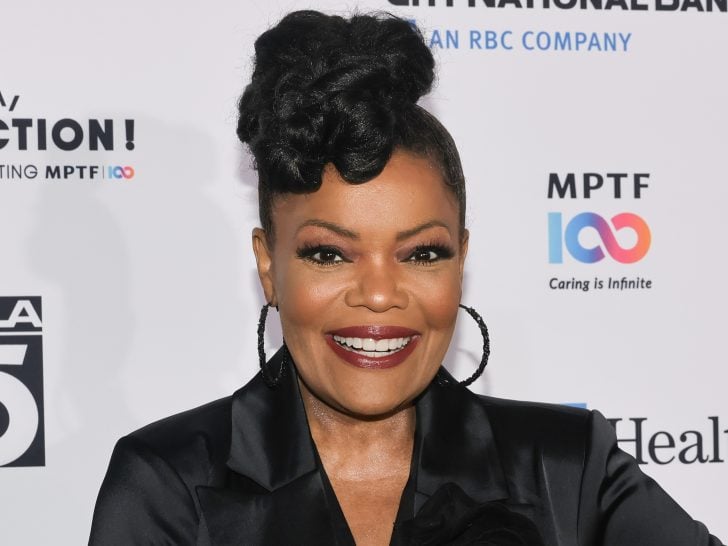 Yvette Nicole Brown Blasts Khloe Kardashian, ‘Water-Wasting’ Family Amidst …