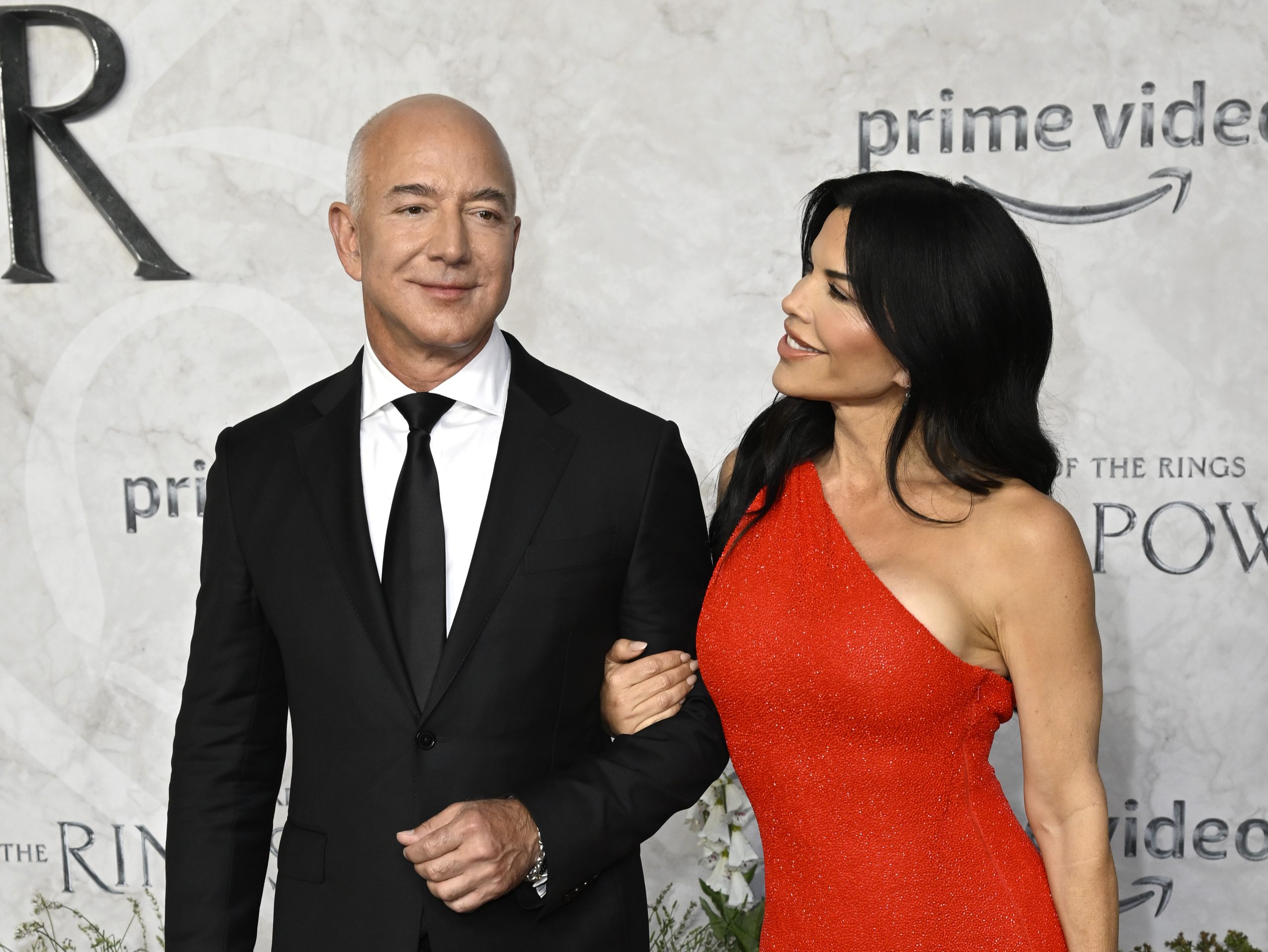 Jeff Bezos and Lauren Sanchez attend "The Lord Of The Rings: The Rings Of Power" World Premiere in Leicester Square on August 30, 2022 in London, England. Lauren Sanchez: Who Is Jeff Bezos’ New Wife? (And Which NFL Legend Is Her Baby …