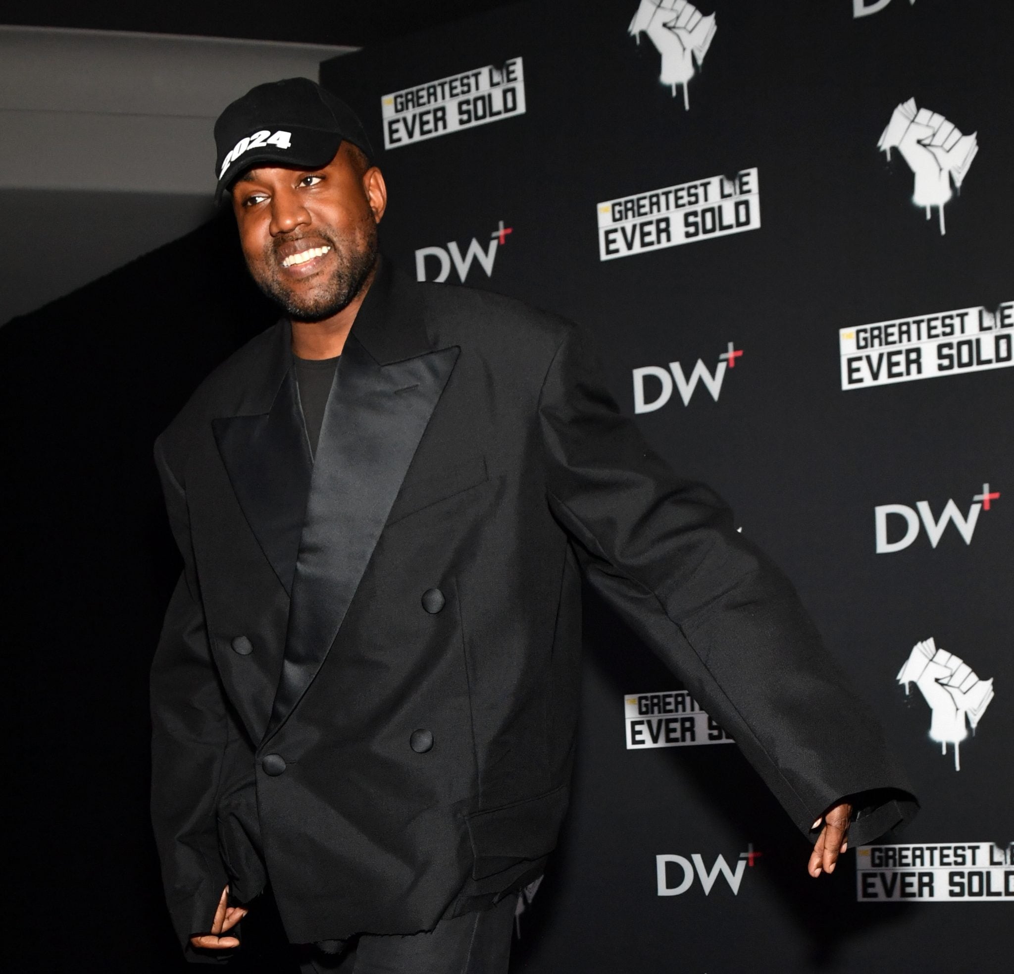 Kanye West’s Shocking 2017 Fortune Revealed  : Financial Reports Latest Bio & News