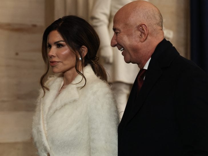 Lauren sanchez who is jeff bezos fianc e and which nfl legend is