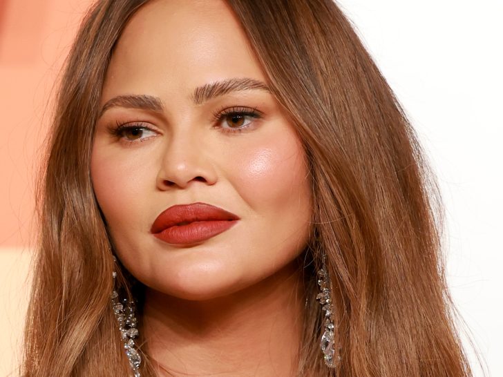 Chrissy Teigen Swats ‘Miserable’ Trolls: Just Be Mean In Private!