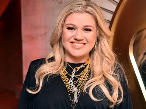 Kelly Clarkson attends the Warner Music Group Pre-Grammy Party in association with V Magazine on January 25, 2018 in New York City.