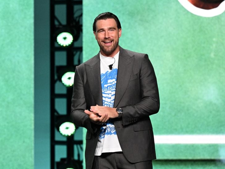 Travis Kelce Rocks Wedding Cake T-Shirt on Red Carpet; Taylor Swift Fans Jump to Obvious …
