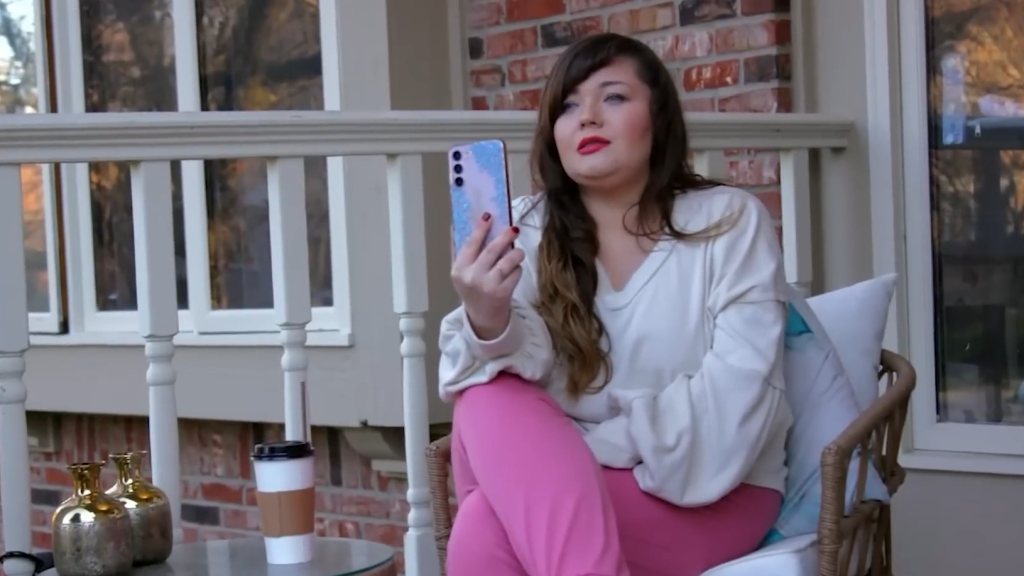 Amber Portwood on a porch.
