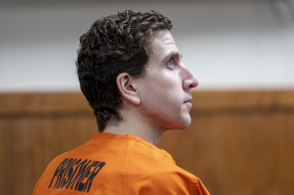 Brian Kohbarger, que foi acusado de matar quatro estudantes de Idaho de quatro universidades em novembro de 2022, ouvido durante o Tribunal Distrital do Condado de Latah, 22 de maio, Moscou, Moscou, Idaho.