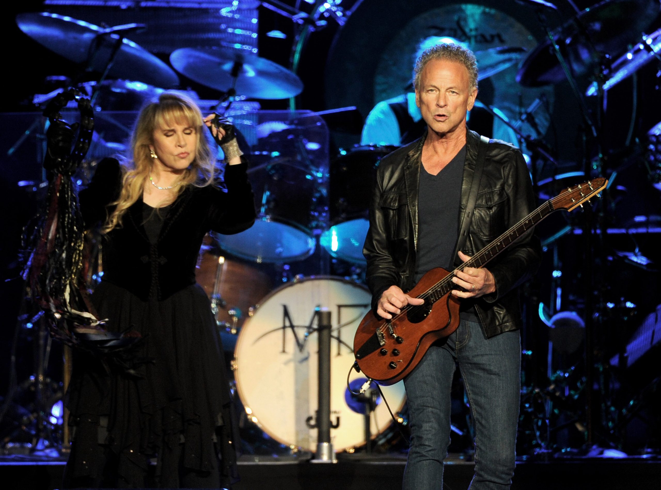 Singer Stevie Nicks and musician Lindsey Buckingham of Fleetwood Mac perform at The Staples Center on July 3, 2013 in Los Angeles, California.  Stevie Nicks, Lindsey Buckingham Spark Rumors of Romantic, Musical Reunion With Cryptic …