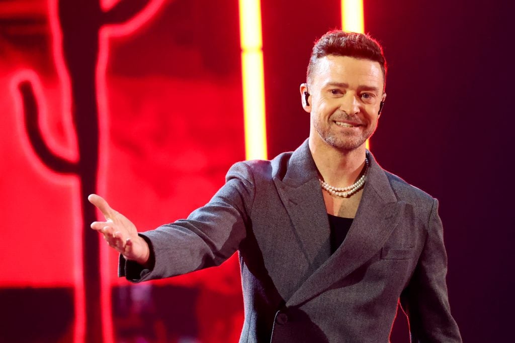 Justin Jemerlake toca principalmente música e Iirtradio 2024 Putrere Ihirdadio no Bolby Theatre em 01 de abril em Hollywood, Califórnia.