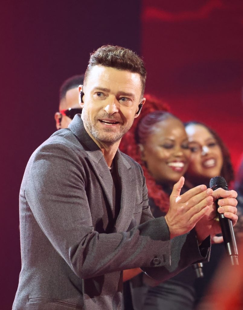 Justin Jemerlake toca principalmente música e Iirtradio 2024 Putrere Ihirdadio no Bolby Theatre em 01 de abril em Hollywood, Califórnia.