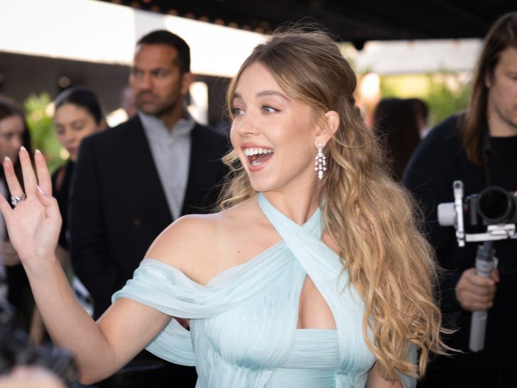 Sydney Sweeney’s ‘Enormous Breasts’ Earned Her an Invite to Bezos …