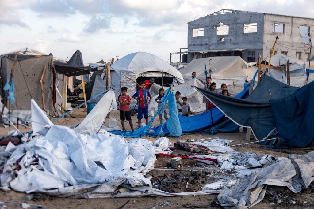 Los niños serán vistos después de otra bomba por las FDI.