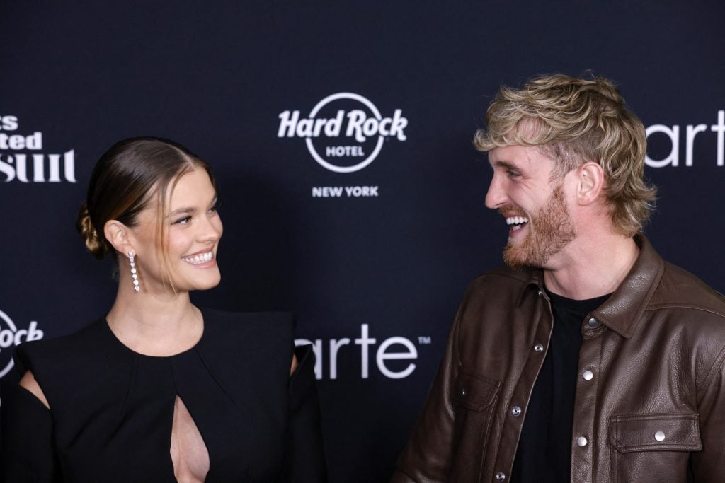 La modelo danesa Nina Agdol y el posible luchador estadounidense e influenza Logan Paul asistieron al Sport Illustrated Swimsuit 2024 emisión en la ciudad de Nueva York el 16 de mayo de 2024. 