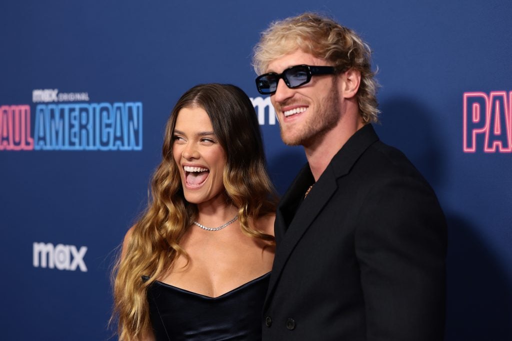 Nina Agdol y Logan asisten a Paul Max 