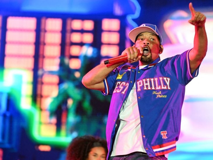 Will Smith Accused of Using AI, Conjuring Up Fans in New Tour Video