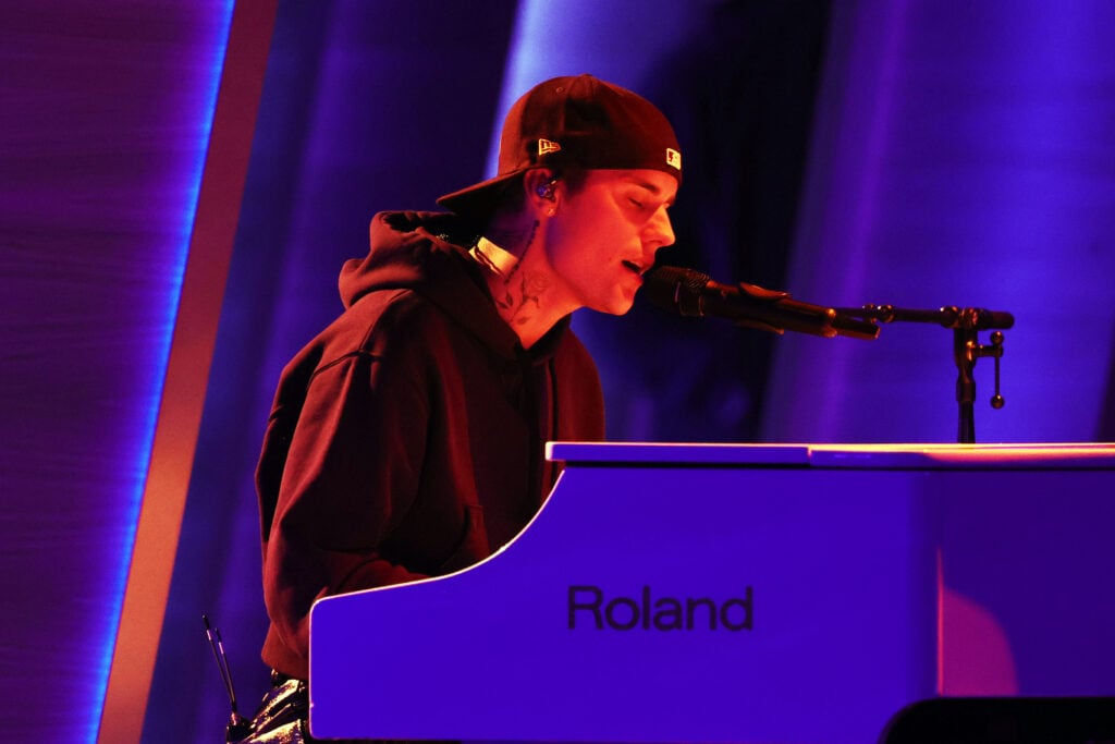 Justin Bieber plays piano in 2022.