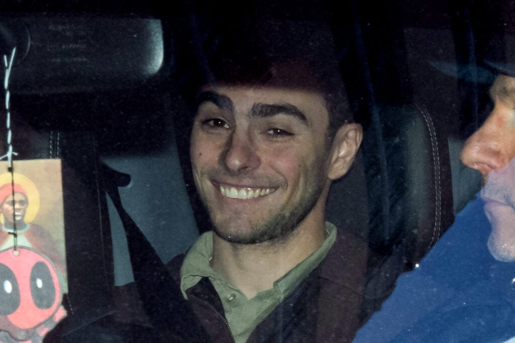 Luigi Mangione deixa o Tribunal Penal de Manhattan em 23 de dezembro de 2024 na cidade de Nova York. 