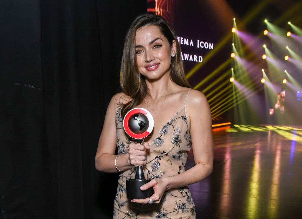 ANA D Armus Nevadar Las Vegas, el Premio al Premio a la Estrella de Acción del Año, el 3 de abril de 2025, asistió al Premio al Logro Big Screen de Cinema por usted por la Compañía Coca-Cola de Omonia Night Club en la película United.