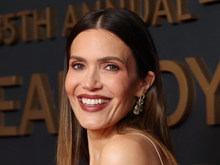 Mandy Moore ‘Unrecognizable’ to Fans After Debuting New Face
