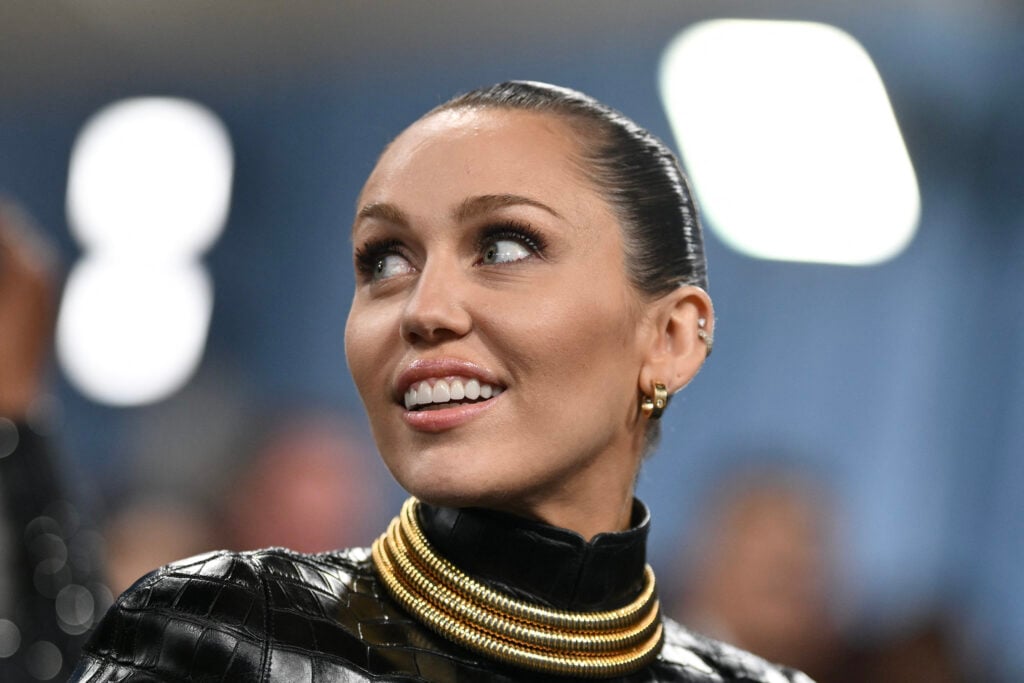 Miley Cyrus en la Met Gala 2025.