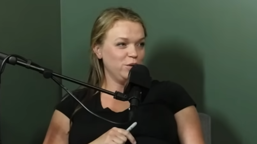 Maddie przeglądarka w podcaście.