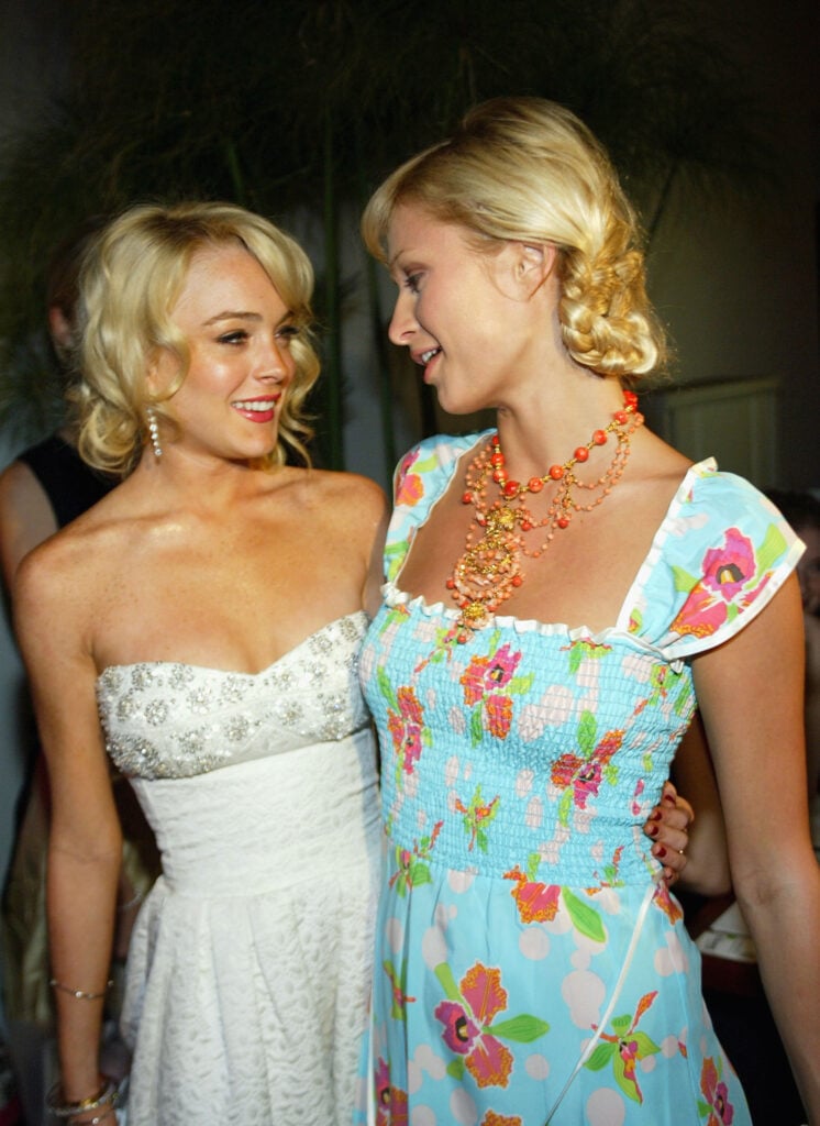 Lindsay Lohan e Paris Hilton em 2005.