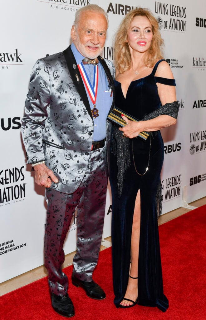 El ex astronauta Buzz Aldrin y Anca Faur asisten a la 16a edición anual de los Premios Living Legends of Aviation en el Hotel Beverly Hilton el 18 de enero de 2019 en Beverly Hills, California. 