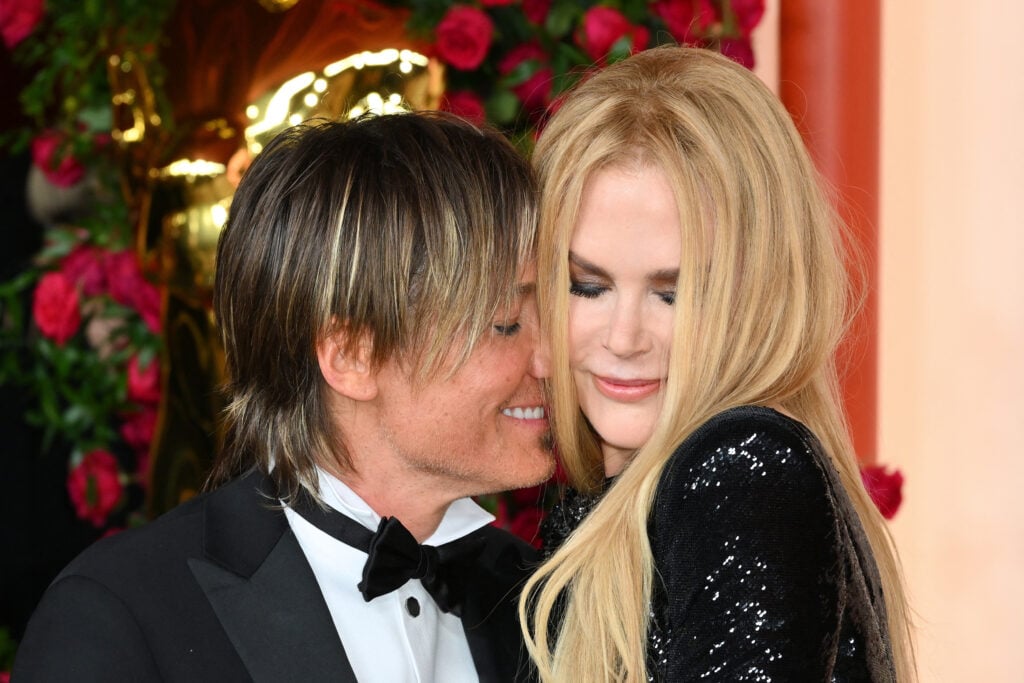 O músico dos EUA Keith Urban e sua esposa, a atriz americana-australiana Nicole Kidman, participaram do 95º Oscar anual do Hollywood Dolby Theatre, na Califórnia, em 12 de março de 2023. 