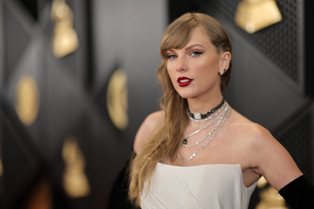 Taylor Swift asiste a los 66 ° Premios Grammy en Crypto.com Arena el 4 de febrero de 2024 en Los Ángeles, California. 
