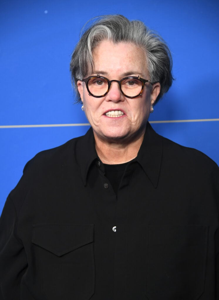 Rosie O'Donnell asiste a Cool Comedy Hot Cuisine en beneficio de la Scleroderma Research Foundation en Fairmont Century Plaza el 29 de octubre de 2024 en Los Ángeles, California.