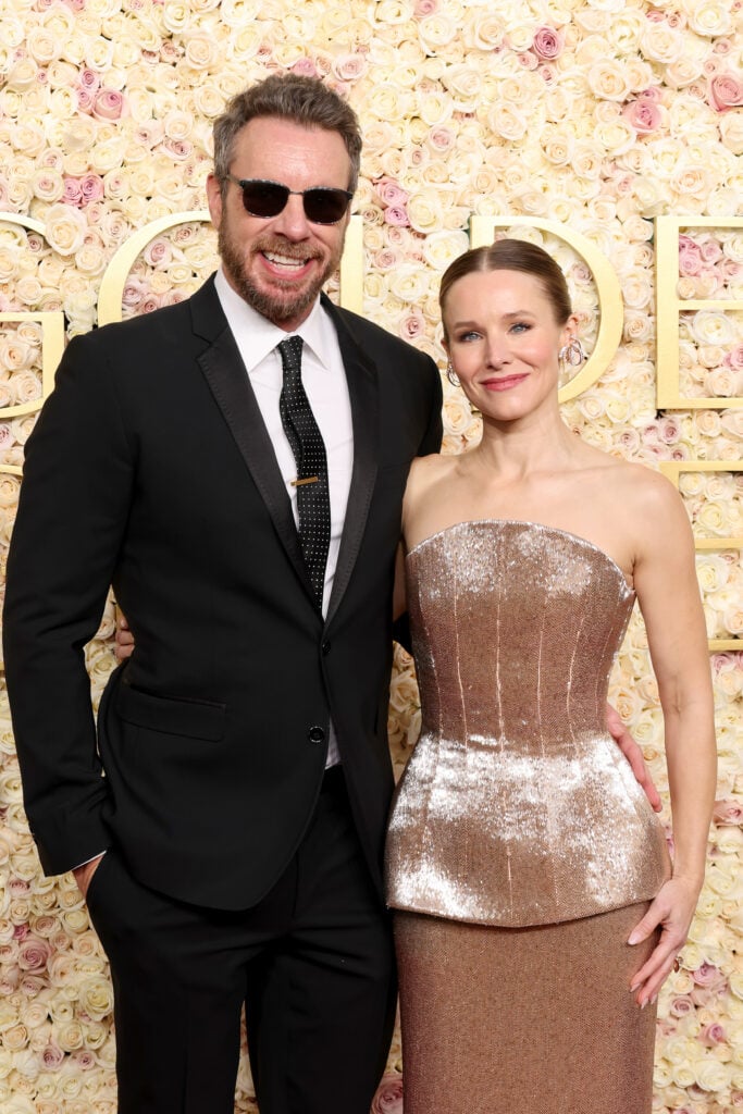 Dax Shepard y Kristen Bell asisten a la 82ª edición de los Golden Globe Awards en el Beverly Hilton el 5 de enero de 2025 en Beverly Hills, California.