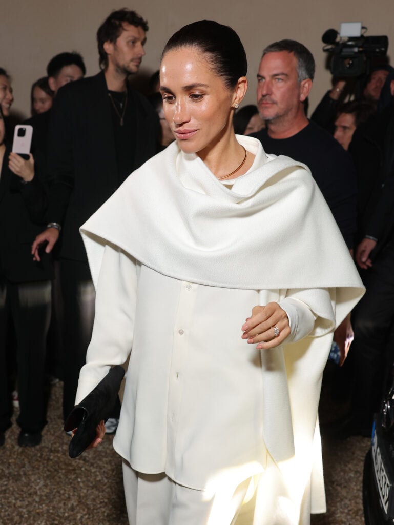Duquesa Meghan Markle de Sassex en Womenware Primavera/Verano 2026 Show como parte de la Semana de la Moda de París el 4 de octubre de 2025 en París, Francia.