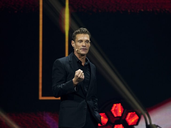 Ryan Seacrest’s Dad Passes Away; Beloved Host is “Heartbroken”