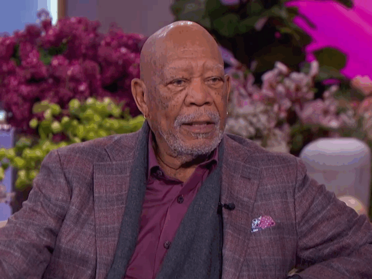 Morgan Freeman Worries Fans, Looks Confused & Overstimulated Ahead of New Interview