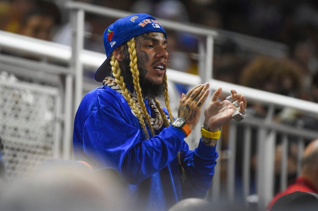 Tekashi 6ix9ine at a sportsball event.